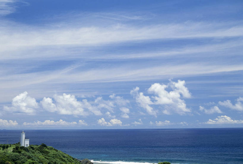 无人,横图,室外,白天,正面,旅游,度假,海浪,海洋,美景,森林,树林,植物,道路,鹿儿岛,日本,亚洲,阴影,光线,信息,影子,景观,浪花,水平线,云,云朵,辽阔,灯塔,交通,海平线,云彩,方向,娱乐,树,树木,蓝色,绿色,白云,蓝天,天空,阳光,自然,海水,天,享受,休闲,广阔,景色,放松,生长,晴朗,成长,引导,指引,一望无际,自然风光,海景,东亚,日本国,九州本岛,九州,九州岛,九州地方,鹿儿岛县,航标,无边无际,一马平川,奄美大岛,大海,风浪,海,海水的波动,近岸浪,涌浪,晴空,彩图,大岛支厅,奄美群岛,水天相接,水天一线,导航