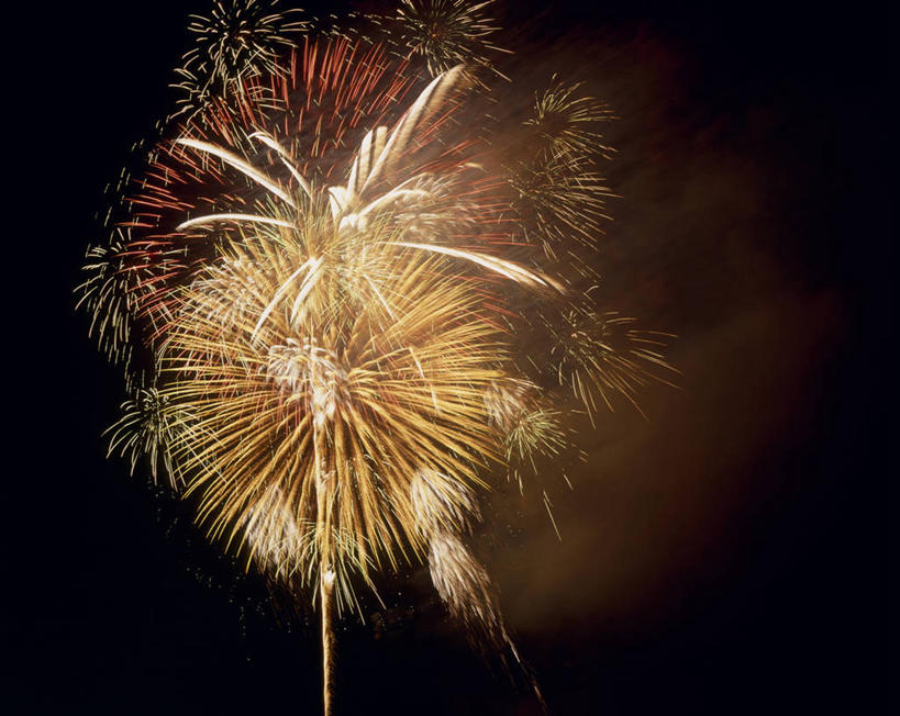 无人,横图,彩色,室外,夜晚,仰视,水,烟火,飞溅,节日,庆祝,溅,液体,水滴,文化,水珠,焰火,庆典,纪念,五颜六色,色彩斑斓,壮丽,喷洒,礼花,五彩缤纷,烂漫,花炮,礼花炮,五彩斑斓,灿艳,绮丽,绚丽,五光十色,烟花,彩图,低角度拍摄