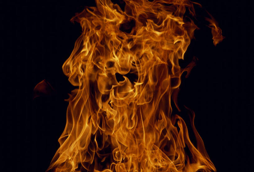 无人,横图,室内,特写,白天,正面,火,黑色背景,火焰,燃烧,黄色,温暖,灾难,危险,彩图