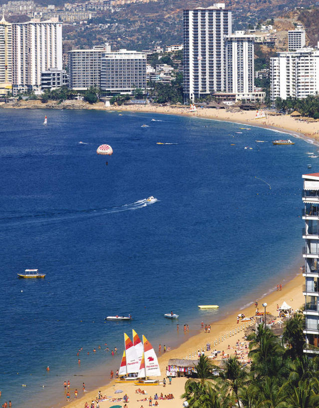 皮划艇,无人,高楼大厦,竖图,俯视,室外,白天,度假,海浪,海洋,美景,沙滩,山,山脉,城市风光,城市,大厦,建筑,摩天大楼,船,墨西哥,沙子,海岸,景观,浪花,山峰,沙地,山峦,娱乐,海水,交通工具,群山,享受,休闲,景色,放松,北美,北美洲,美洲,氢气球,海景,北亚美利加洲,亚美利加洲,阿卡普尔科,墨西哥合众国,仙人掌王国,格雷罗,格雷罗州,大海,风浪,海,海水的波动,海滩,近岸浪,涌浪,彩图,高角度拍摄,大楼,高层建筑,高楼,摩天楼