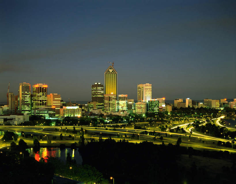 无人,高楼大厦,横图,全景,俯视,航拍,室外,夜晚,度假,美景,树林,天际线,植物,城市风光,标志建筑,城市,大桥,大厦,地标,建筑,立交桥,摩天大楼,桥梁,许多,阴影,光线,影子,景观,高架,斜拉桥,桥,灯光,娱乐,建设,树,树木,绿色,天空,天,享受,休闲,景色,放松,生长,成长,鸟瞰,灯火通明,彩图,高角度拍摄,大楼,高层建筑,高楼,摩天楼