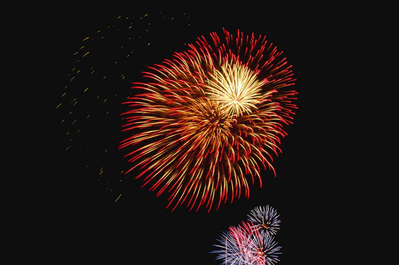 无人,横图,全景,室外,夜晚,仰视,天际线,烟火,庆祝,黑色,天空,焰火,天,灿烂,喜庆,礼花,花炮,礼花炮,烟花,彩图,低角度拍摄