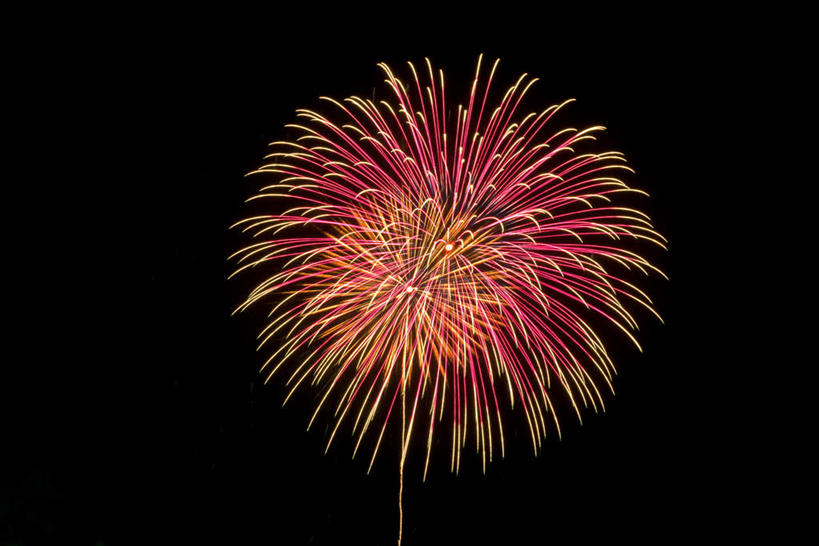 无人,横图,全景,室外,夜晚,仰视,天际线,烟火,庆祝,黑色,天空,焰火,天,灿烂,喜庆,礼花,花炮,礼花炮,烟花,彩图,低角度拍摄