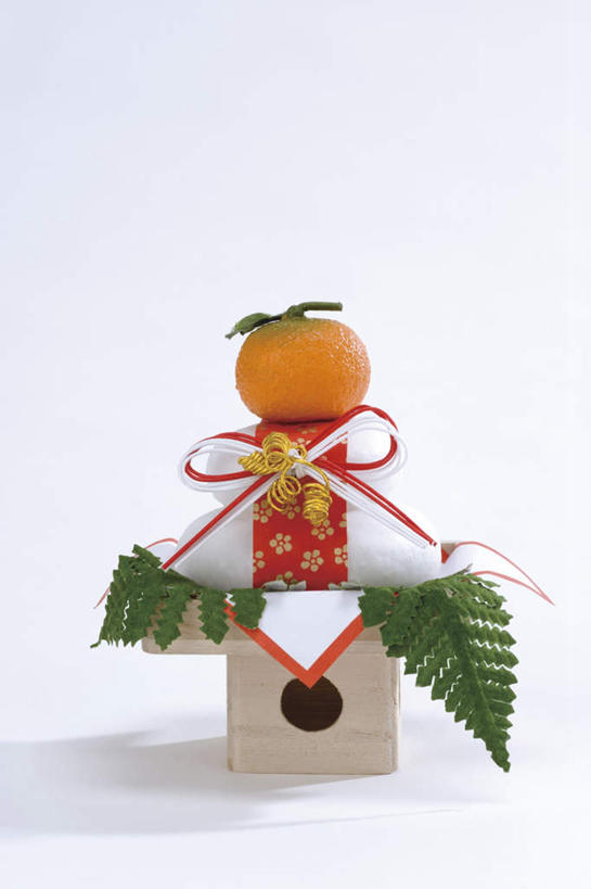 点心,无人,竖图,俯视,室内,特写,白天,白色背景,烹饪,桌面,桌子,柑橘,水果,阴影,节日,新鲜,反射,影子,办公桌,生食,日本料理,料理,食品,年糕,甜点,甜品,果实,文化,菜肴,美食,食物,糕点,日式料理,甜食,祈祷,日式,许愿,摄影,佳肴,有机食品,绿色食品,影棚,纪念,祈求,祭祀,镜饼,平安,橘子,桔子,橙子,橙,彩图,高角度拍摄,影棚拍摄,拍摄,传统文化