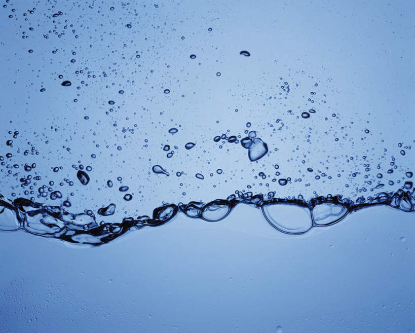 无人,横图,室内,特写,白天,正面,水,许多,连接,波纹,飞溅,蓝色背景,溅,液体,气泡,水滴,水珠,蓝色,水纹,泡泡,波浪,摄影,影棚,连绵,喷洒,连贯,联贯,彩图,影棚拍摄,拍摄