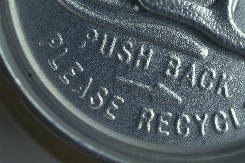 无人,横图,俯视,室内,特写,白天,金属制品,金属,英文,包装,标志,罐子,文字,字符,字母,标识,饮料,容器,易拉罐,英文字母,一瓶,彩图,高角度拍摄