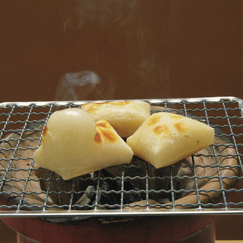 无人,方图,俯视,室内,特写,白天,烹饪,烧烤,节日,日本料理,料理,食品,年糕,烤架,文化,菜肴,美食,架子,食物,三个,黄色,白色,日式料理,祈祷,日式,铁架,许愿,佳肴,纪念,祈求,祭祀,镜饼,平安,彩图,高角度拍摄,传统文化