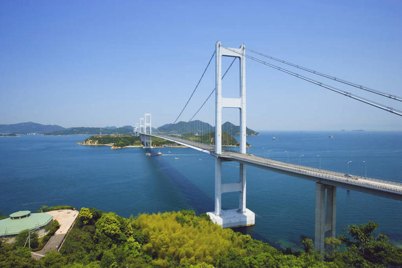 无人,横图,俯视,室外,白天,旅游,度假,森林,山,山脉,树林,植物,标志建筑,大桥,地标,建筑,立交桥,桥梁,爱媛县,日本,亚洲,阴影,光线,影子,山峰,高架,斜拉桥,桥,山峦,娱乐,建设,树,树木,蓝色,绿色,蓝天,天空,阳光,自然,群山,天,享受,休闲,旅游胜地,放松,生长,成长,东亚,日本国,爱媛,四国地方,四国,四国岛,彩图,高角度拍摄