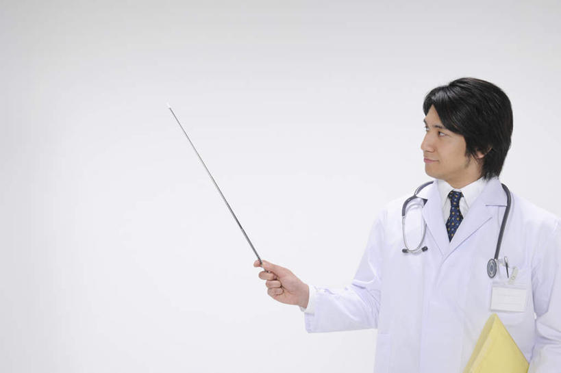 东方人,一个人,医生,站,抱,横图,室内,白天,白色背景,正面,亚洲,仅一个男性,仅一个人,一根,材料,档案,文件,拿,拿着,注视,黄种人,仅一个年轻男性,教鞭,资料,观察,看,站着,医护人员,医疗人员,摄影,影棚,抱着,观看,察看,搂着,白大褂,关注,文档,男人,男性,年轻男性,亚洲人,大夫,搂,搂抱,站立,半身,彩图,影棚拍摄,拍摄