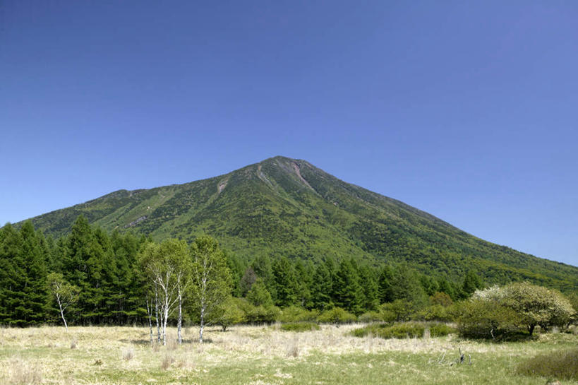 无人,公园,农田,横图,室外,白天,正面,旅游,度假,庄稼,农作物,火山,石头,美景,树林,植物,日光,日本,亚洲,石子,景观,山顶,娱乐,树,树木,蓝色,绿色,蓝天,天空,自然,天,享受,休闲,景色,放松,生长,晴朗,成长,自然风光,东亚,沉积岩,本州,万里无云,关东地方,本州岛,日本国,栃木,栃木县,群马,群马县,福岛,福岛县,日光市,日光国立公园,颠峰,极峰,水成岩,活火山,石块,死火山,休眠火山,岩石,晴空,晴空万里,彩图,耕地,庄稼田
