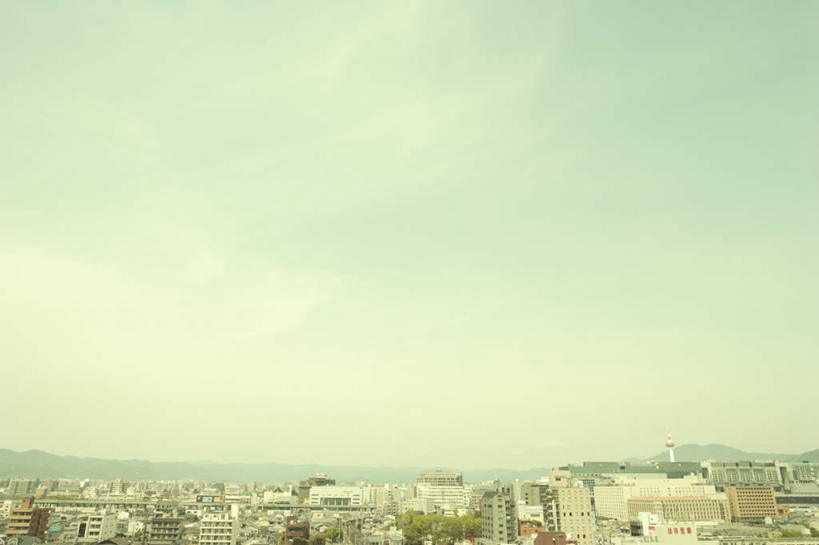 无人,高楼大厦,横图,俯视,航拍,室外,白天,度假,办公楼,石头,美景,山,山脉,植物,城市风光,城市,大桥,大厦,建筑,立交桥,摩天大楼,桥梁,写字楼,京都,日本,亚洲,石子,景观,山顶,山峰,高架,建筑群,斜拉桥,桥,山峦,娱乐,建设,树,树木,蓝色,绿色,蓝天,天空,自然,楼宇,群山,天,享受,休闲,商务楼,景色,放松,京都府,生长,成长,鸟瞰,东亚,沉积岩,本州,本州岛,日本国,近畿地方,近畿,京都塔,颠峰,极峰,水成岩,石块,岩石,彩图,高角度拍摄,大楼,高层建筑,高楼,摩天楼