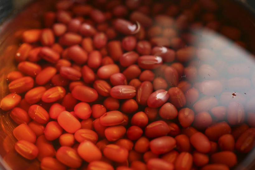 无人,横图,俯视,室内,特写,白天,爱情,烹饪,水,蔬菜,许多,新鲜,反光,陶瓷,水面,红豆,日本料理,料理,食品,相思豆,陶瓷制品,菜肴,美食,食物,容器,碗,日式料理,日式,冬青,佳肴,有机食品,绿色食品,储藏,储存,相思,彩图,高角度拍摄,贮存