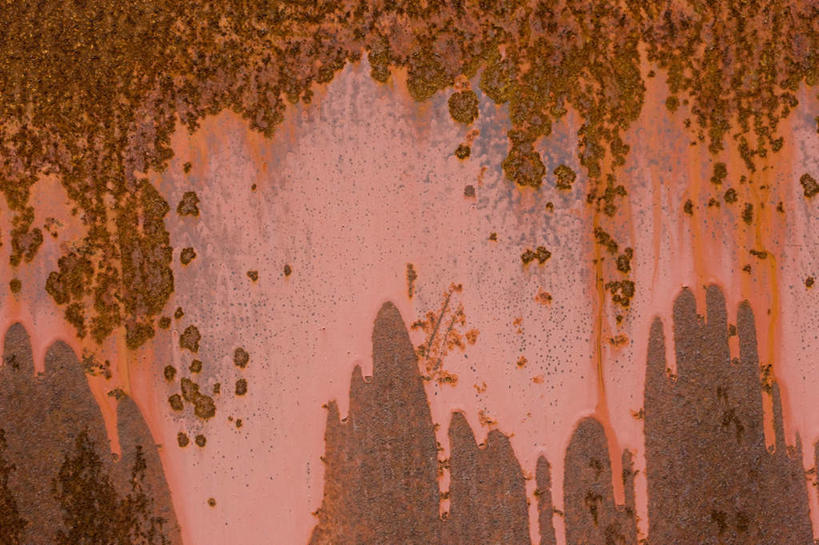 无人,横图,室外,特写,白天,正面,金属制品,阴影,粗糙,生锈,光线,金属,影子,褐色,破坏,管道,破损,阳光,铁锈,褪色,损坏,毛糙,彩图,粗拙