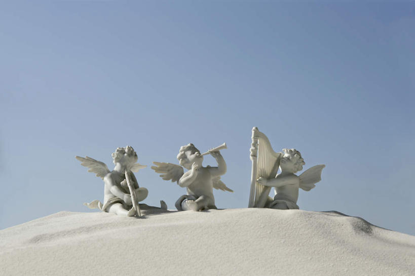 无人,横图,室内,白天,正面,雕塑,天使,蓝色背景,神话,艺术,装饰,翅膀,雕刻,雕像,沙子,陶瓷,单簧管,乐器,竖琴,铜管乐器,弦乐器,小号,吹奏,弹奏,三个,工艺品,吹,弹,摄影,影棚,纪念,美术,沙堆,神圣,主题,善良,弹拨弦鸣乐器,铜管,陈列,信徒,功能,美学,使者,圣洁,彩图,全身,影棚拍摄,拍摄,弹拨弦乐器