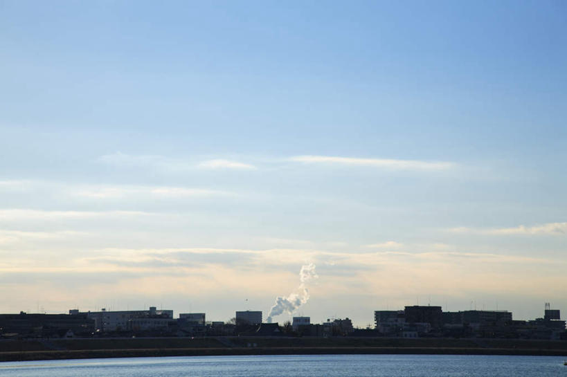 无人,家,横图,室外,白天,正面,旅游,度假,草地,草坪,日出,河流,美景,水,太阳,植物,城市风光,城市,建筑,东京,日本,亚洲,波纹,房屋,屋子,河水,景观,水流,云,云朵,公寓,朝霞,晨曦,黎明,涟漪,云彩,娱乐,建设,洋房,楼房,住宅,草,树,树木,蓝色,绿色,白云,蓝天,水纹,天空,阳光,自然,波浪,天,享受,休闲,景色,放松,生长,晴朗,成长,波光粼粼,冒烟,东亚,本州,关东地方,本州岛,日本国,东京都,水晕,河坝,朝阳,晴空,彩图,破晓,房子