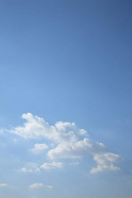 无人,竖图,室外,白天,仰视,旅游,度假,美景,东京,日本,亚洲,景观,云,云朵,云彩,娱乐,蓝色,白云,蓝天,天空,自然,天,享受,休闲,景色,放松,晴朗,自然风光,东亚,本州,关东地方,本州岛,日本国,东京都,晴空,彩图,低角度拍摄