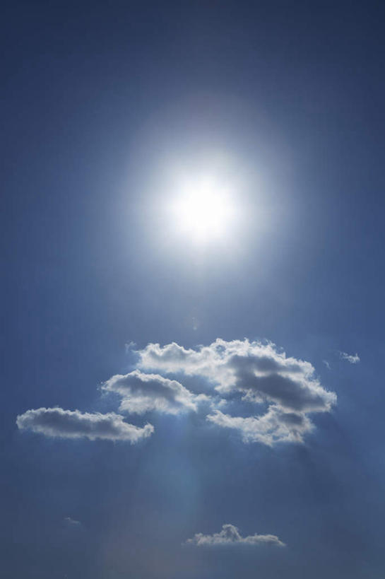 无人,竖图,室外,白天,仰视,旅游,度假,美景,名胜古迹,太阳,标志建筑,地标,建筑,东京,日本,亚洲,阴影,遗迹,光线,影子,景观,云,云朵,建筑群,云彩,古迹,文物,娱乐,建设,古建筑,蓝色,白云,蓝天,天空,阳光,自然,天,享受,休闲,旅游胜地,景色,放松,晴朗,自然风光,古文明,东亚,本州,关东地方,本州岛,日本国,东京都,晴空,彩图,低角度拍摄