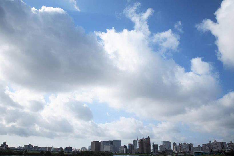 无人,高楼大厦,横图,室外,白天,仰视,度假,美景,城市风光,城市,大厦,建筑,摩天大楼,东京,日本,亚洲,景观,云,云朵,建筑群,云彩,娱乐,建设,蓝色,白云,蓝天,天空,天,享受,休闲,景色,放松,晴朗,东亚,本州,关东地方,本州岛,日本国,东京都,晴空,彩图,低角度拍摄,大楼,高层建筑,高楼,摩天楼