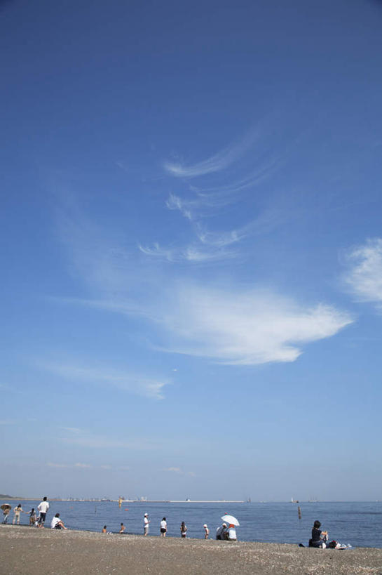 东方人,站,竖图,室外,白天,正面,泳装,比基尼,旅游,度假,海浪,海洋,美景,沙滩,东京,日本,亚洲,沙子,海岸,景观,浪花,云,云朵,沙地,许多人,云彩,注视,黄种人,娱乐,蓝色,白云,蓝天,天空,自然,海水,天,观察,看,站着,一群人,享受,休闲,景色,放松,晴朗,观看,察看,关注,自然风光,海景,东亚,本州,关东地方,本州岛,日本国,东京都,男孩,男人,男性,年轻男性,年轻女性,女孩,女人,女性,亚洲人,大海,风浪,海,海水的波动,海滩,近岸浪,涌浪,晴空,站立,半身,彩图,三点式,泳衣