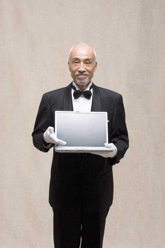 东方人,一个人,站,笑,微笑,竖图,室内,白天,正面,衬衫,西装,电脑,笔记本电脑,亚洲,仅一个男性,仅一个人,握,米色背景,套装,正装,装饰,网络,领带,拿,拿着,注视,职业装,黄种人,通讯设备,手套,观察,看,站着,仅一个老年男性,温暖,握着,摄影,影棚,观看,保暖,华丽,点缀,察看,无线,御寒,关注,通信设备,无线网络,无线上网,便携式电脑,衬托,美观,雅致,雅观,手提电脑,老年男性,男人,男性,亚洲人,站立,半身,彩图,影棚拍摄,衬衣,拍摄