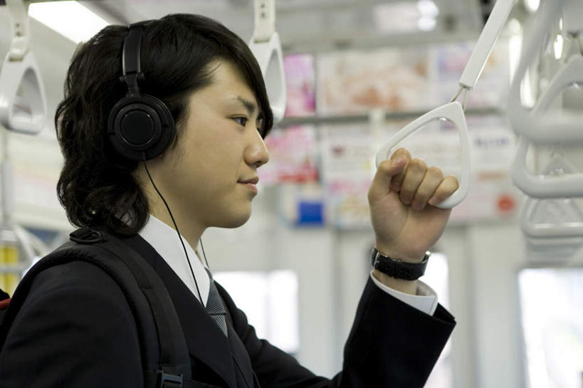 东方人,手,一个人,商务人士,商务男性,站,投,举,横图,室内,特写,白天,侧面,衬衫,快乐,满意,幸福,地铁,亚洲,仅一个男性,仅一个人,握,套装,朦胧,模糊,时间,扶手,时钟,手表,音响,轨道交通,音乐,拿,计时,拿着,注视,黄种人,娱乐,肩膀,仅一个年轻男性,把手,耳机,钟表,观察,看,托,站着,享受,休闲,手部,表,放松,握着,观看,单手,腕表,察看,舒适,享乐,关注,商务装,工薪阶层,公交车拉手,男人,男性,年轻男性,亚洲人,白领,上班族,钟,举起,举手,举着,拉手,抛,扔,撒,向上举,向上伸,向上托,站立,掷,半身,彩图,衬衣,地铁机动车,地下铁,轻轨