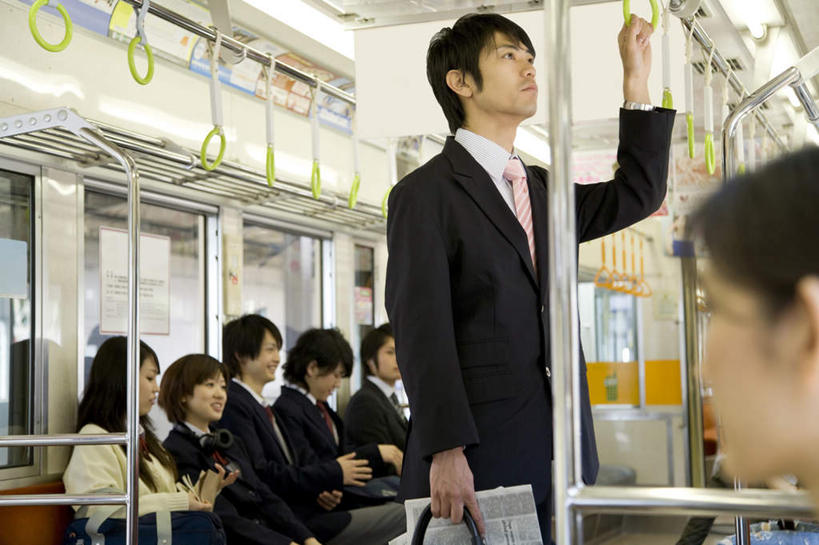 东方人,伙伴,朋友,商务人士,商务男性,坐,笑,说,微笑,露齿笑,横图,室内,白天,正面,衬衫,制服,讨论,友谊,地铁,椅子,亚洲,套装,服装,朦胧,模糊,包,扶手,公文包,书包,轨道交通,许多人,注视,黄种人,把手,背包,观察,看,一群人,同学,校服,公事包,观看,单肩包,察看,校友,关注,商务装,工薪阶层,学生服,同窗,学友,公交车拉手,交流,友情,男人,男性,年轻男性,年轻女性,女人,女性,亚洲人,白领,上班族,沟通,讲话,交谈,拉手,商讨,说话,谈话,坐着,半身,彩图,衬衣,地铁机动车,地下铁,轻轨