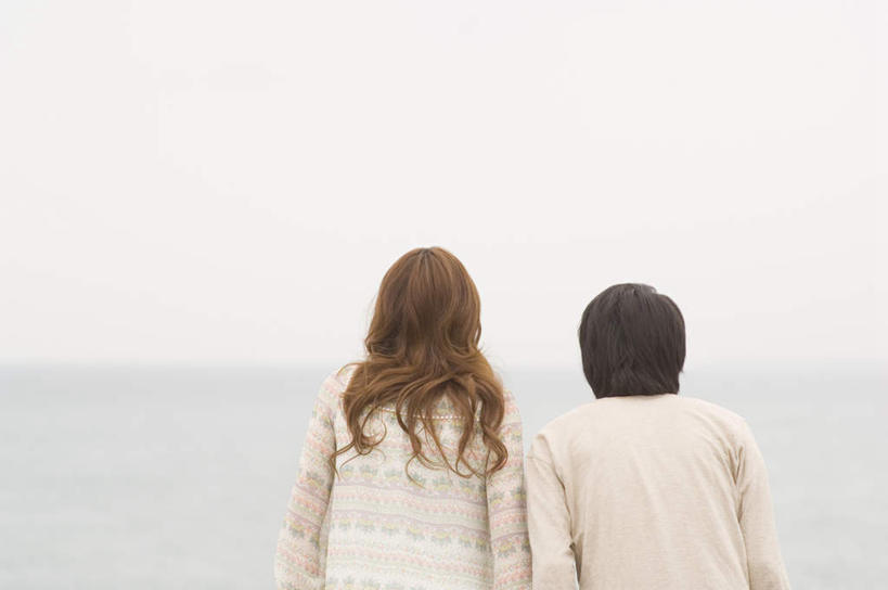 东方人,两个人,坐,横图,室内,白天,爱情,海浪,海洋,亚洲,服装,朦胧,模糊,浪花,水平线,海平线,浪漫,休闲装,黄种人,背面,衣服,蓝色,蓝天,天空,海水,天,休闲,温暖,温馨,休闲服,恩爱,恋人,服饰,晴朗,和睦,海景,万里无云,男人,男性,年轻男性,年轻女性,女人,女性,亚洲人,情侣,大海,风浪,海,海水的波动,近岸浪,涌浪,晴空,晴空万里,坐着,半身,彩图,伴侣,融洽