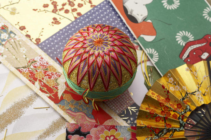 无人,横图,俯视,室内,特写,白天,游戏,静物,玩具,艺术,折纸,纸艺,手工艺品,纸张,玩,文化,娱乐,球,工艺品,休闲,益智,摄影,影棚,活动,高雅,发泄,消遣,智力,宣纸,工艺折纸,自信心,品位,宣泄,玩耍,嬉戏,彩图,高角度拍摄,影棚拍摄,拍摄