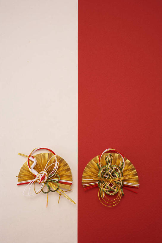 无人,竖图,俯视,室内,特写,白天,静物,一把,艺术,扇子,折扇,纸扇,手工艺品,艺术品,清凉,凉爽,文化,工艺品,摄影,影棚,高雅,自信心,品位,撒扇,花纸绳,日本水引,日本水引绣,水引,水引绣,彩图,高角度拍摄,影棚拍摄,拍摄,传统文化