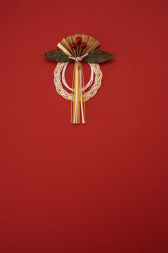 无人,竖图,俯视,室内,特写,白天,红色背景,艺术,手工艺品,艺术品,文化,工艺品,摄影,影棚,高雅,自信心,品位,花纸绳,日本水引,日本水引绣,水引,水引绣,彩图,高角度拍摄,影棚拍摄,拍摄