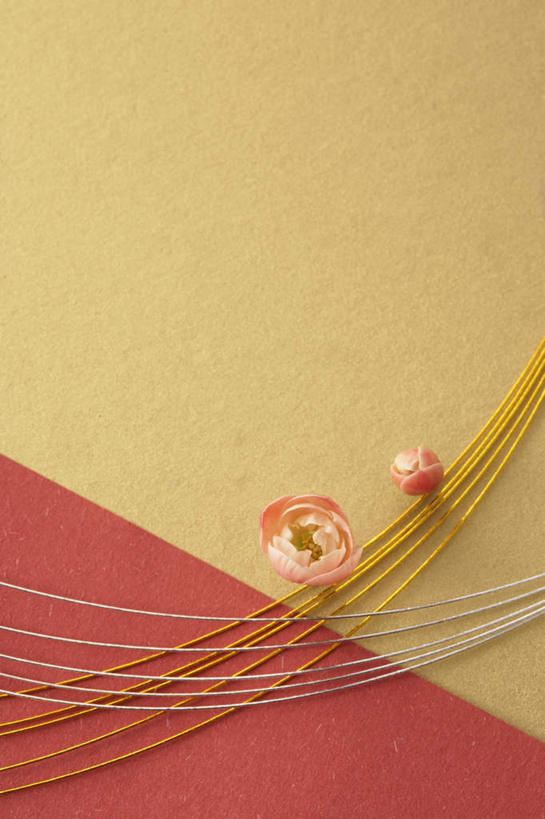 无人,竖图,室内,特写,白天,正面,黄色背景,艺术,盛开,手工艺品,梅花,艺术品,花蕾,文化,花,花瓣,花朵,鲜花,两朵,粉色,工艺品,花苞,花蕊,摄影,影棚,高雅,坚强,自信心,品位,花纸绳,日本水引,日本水引绣,水引,水引绣,梅,彩图,影棚拍摄,拍摄