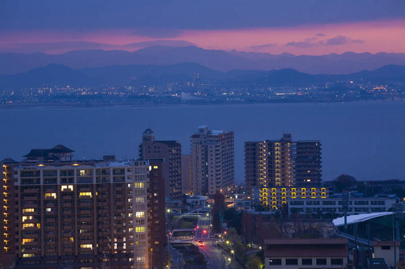 无人,高楼大厦,横图,俯视,航拍,彩色,室外,白天,度假,美景,日落,城市风光,城市,大厦,建筑,摩天大楼,霓虹灯,日本,亚洲,朦胧,模糊,景观,晚霞,霞光,灯光,七彩,娱乐,光源,霓虹,灯,黄昏,享受,休闲,景色,彩霞,放松,照明设备,鸟瞰,东亚,本州,本州岛,日本国,近畿地方,近畿,兵库,兵库县,氖灯,神户,神户市,神戸,县厅,神戸市,夕阳,彩图,高角度拍摄,大楼,高层建筑,高楼,摩天楼