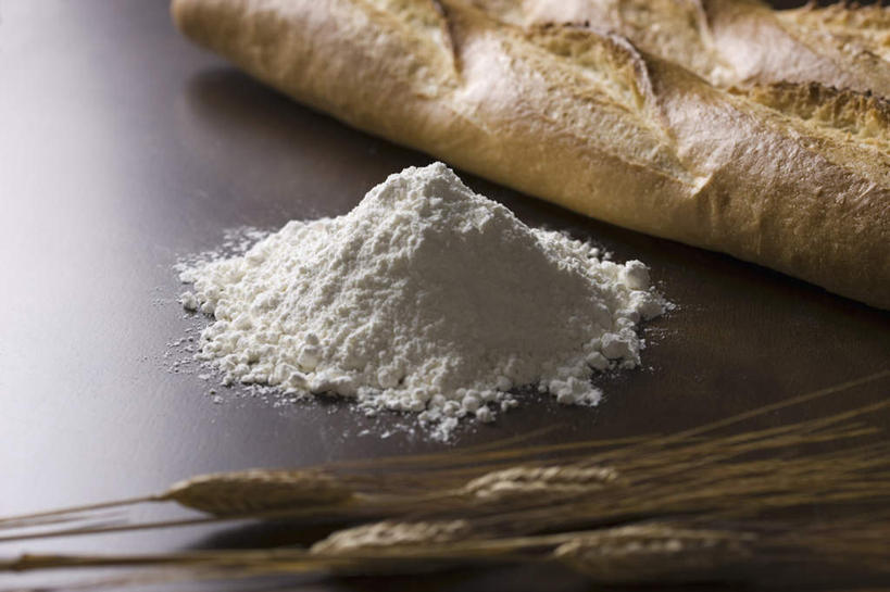 点心,面包,无人,横图,俯视,室内,特写,白天,白色背景,农作物,小麦,餐桌,桌子,粉末,谷物,面粉,食品,面点,粮食,食物,糕点,粉,稻谷,稻子,摄影,麦子,影棚,餐台,农产品,原材料,粉状,彩图,高角度拍摄,影棚拍摄,拍摄