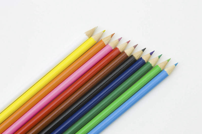 无人,横图,俯视,彩色,室内,特写,白天,白色背景,静物,一排,许多,朦胧,模糊,整齐,笔,蜡笔,办公用品,文具,排列,画笔,铅笔,学习用品,摄影,影棚,五颜六色,文具用品,色彩斑斓,队列,五彩缤纷,五彩斑斓,五光十色,彩图,高角度拍摄,影棚拍摄,拍摄,彩色铅笔