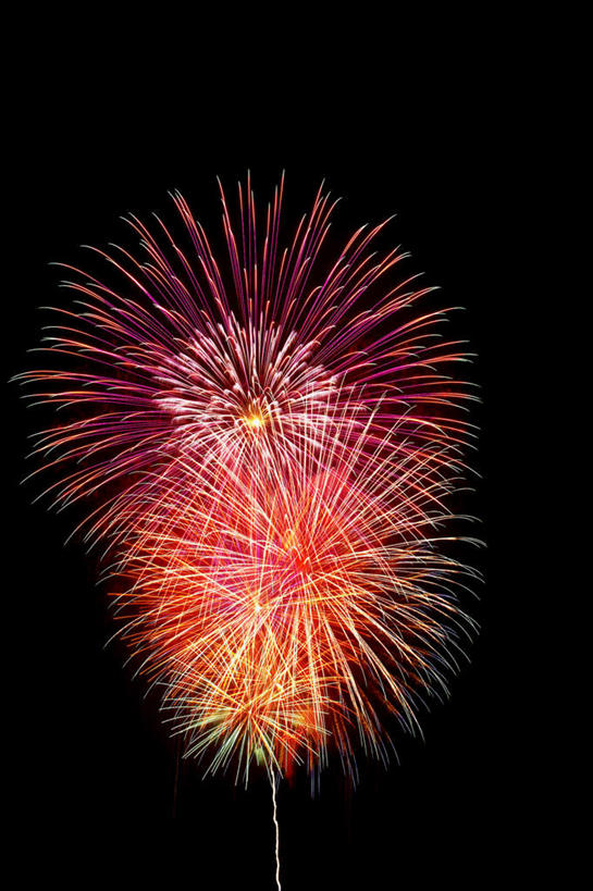 无人,竖图,室外,特写,夜晚,仰视,旅游,度假,烟火,朦胧,模糊,庆祝,美丽,娱乐,黑色,天空,焰火,天,享受,休闲,闪耀,放松,庆贺,闪烁,祝贺,礼花,花炮,礼花炮,绚烂,闪动,闪灼,烟花,彩图,低角度拍摄