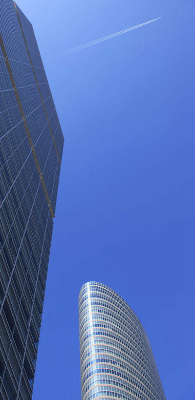 无人,高楼大厦,竖图,室外,白天,仰视,度假,美景,城市风光,城市,大厦,建筑,摩天大楼,东京,日本,亚洲,阴影,朦胧,模糊,光线,影子,景观,烟雾,娱乐,建设,蓝色,蓝天,天空,阳光,天,享受,休闲,景色,放松,晴朗,污染,废气,东亚,飞机尾迹,本州,尾迹云,机尾云,飞机拉烟,云带,尾迹,万里无云,关东地方,本州岛,日本国,东京都,机尾迹,飞机尾气,品川,晴空,晴空万里,彩图,低角度拍摄,大楼,高层建筑,高楼,摩天楼