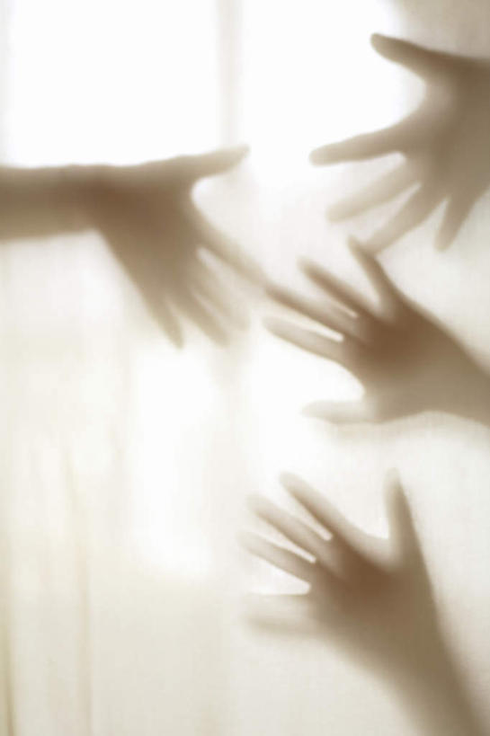 东方人,三个人,伙伴,朋友,站,举,伸展双臂,竖图,室内,白天,正面,友谊,窗户,亚洲,朦胧,模糊,黄种人,玻璃窗,托,站着,伸手,友情,年轻女性,女人,女性,亚洲人,敞开双臂,举起,举手,举着,伸开双臂,向上举,向上伸,向上托,展开双肩,站立,张开手臂,张开双臂,半身,彩图