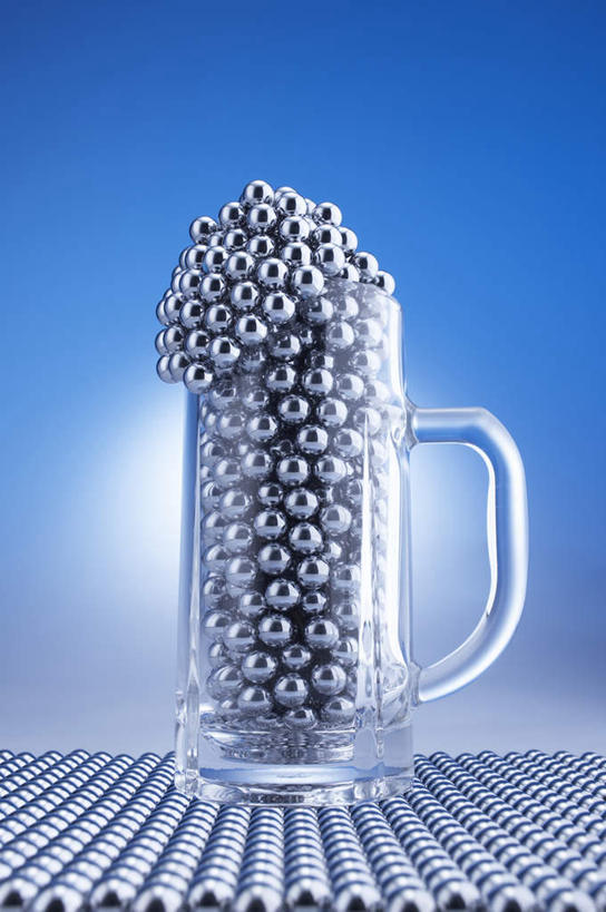 无人,竖图,室内,特写,白天,正面,游戏,赌博,贪欲,竞争,杯子,一堆,一排,许多,堆叠,堆积,蓝色背景,朦胧,模糊,整齐,玩,娱乐,弹珠,刺激,玻璃制品,排列,一个,酒杯,啤酒杯,休闲,摄影,影棚,单个,活动,堆,队列,发泄,消遣,智力,博彩,投机,侥幸,欲望,宣泄,柏青哥,弹珠机,小钢珠,爬金库,玻璃杯,玩耍,嬉戏,彩图,影棚拍摄,拍摄,胜负,输赢