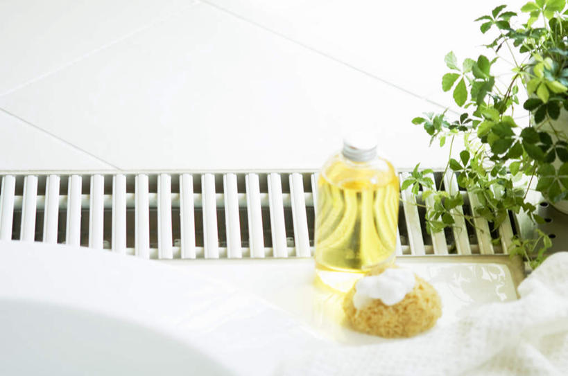 无人,横图,俯视,室内,白天,化妆,美容,旅游,度假,植物,一块,护肤,阴影,条纹,光线,瓷砖,地砖,海绵,盆栽,影子,盆景,地面,娱乐,黄色,绿色,阳光,自然,化妆品,肥皂,香皂,日用品,洗浴用品,清洁,保养,享受,休闲,放松,保健,生长,成长,一瓶,护肤品,舒缓,养颜,香薰油,洗脸海绵,洗脸扑,洗脸绵,去污,紧肤,嫩肤,洗涤,彩图,高角度拍摄