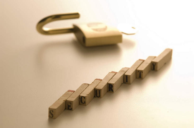 无人,横图,俯视,室内,特写,白天,安全,桌面,静物,一把,一排,许多,阴影,朦胧,模糊,整齐,光线,木制,英文,标志,文字,影子,字符,字母,防护,标识,锁,排列,阳光,木制品,英文字母,保护,挂锁,队列,保险,私密,保全,周全,安稳,安定,防盗,橡皮章,平安,彩图,高角度拍摄