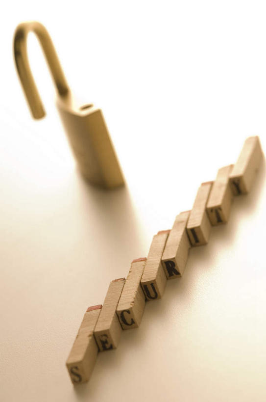 无人,竖图,俯视,室内,特写,白天,安全,桌面,静物,金属制品,一把,一排,许多,阴影,朦胧,模糊,整齐,光线,金属,木制,影子,防护,锁,排列,阳光,木制品,保护,印章,挂锁,队列,保险,私密,保全,周全,安稳,安定,防盗,橡皮章,平安,彩图,高角度拍摄