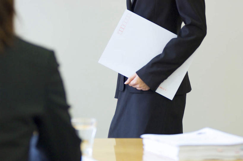 两个人,伙伴,朋友,商务人士,商务男性,商务女性,办公室,站,捧,摸,横图,室内,白天,侧面,衬衫,友谊,电脑,桌子,一堆,许多,抚摸,敲打,握,阴影,堆叠,堆积,套装,反射,材料,档案,文件,影子,办公桌,墙,拿,拿着,输入,墙壁,墙面,资料,打字,站着,握着,堆,点击,敲击,文档,商务装,工薪阶层,友情,按键,男人,男性,年轻男性,年轻女性,女人,女性,白领,上班族,触摸,端,端着,接触,捧着,手捧,站立,半身,彩图,衬衣