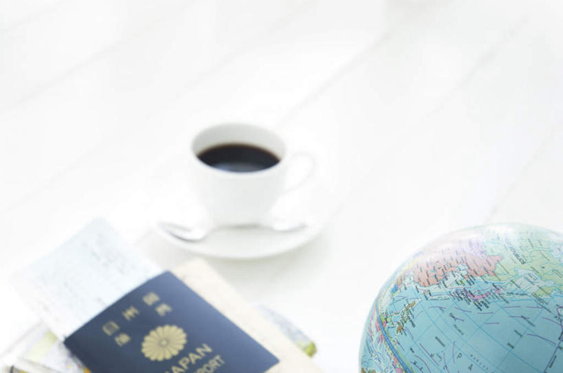 无人,横图,俯视,室内,特写,白天,仪器,海洋,桌面,杯子,餐具,地图,一本,阴影,朦胧,模糊,光线,网格,瓷器,地球仪,碟子,盘,线条,影子,勺子,世界地图,地球,陆地,咖啡杯,陶瓷制品,全球,球,一个,蓝色,阳光,盘子,经纬线,模型,调羹,碟,汤匙,球体,地理,国家,单个,护照,大陆,世界,瓷杯,纬线,版图,经线,通行证,经纬仪,地理学,彩图,高角度拍摄,大洋,大洲