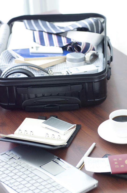 无人,竖图,俯视,室内,白天,衬衫,电脑,笔记本电脑,地板,杯子,餐具,一堆,许多,阴影,堆叠,堆积,光线,网络,笔,材料,瓷器,档案,碟子,盘,文件,影子,褐色,办公用品,咖啡杯,领带,陶瓷制品,地面,通讯设备,木地板,文具,一个,阳光,盘子,学习用品,资料,碟,单个,堆,护照,文具用品,一支,无线,文档,瓷杯,通信设备,无线网络,无线上网,便携式电脑,通行证,手提电脑,彩图,高角度拍摄,衬衣