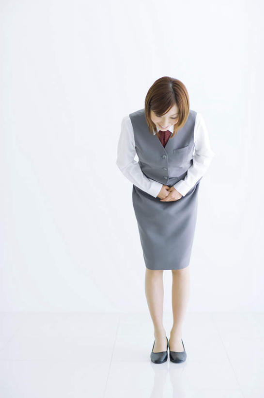 东方人,头发,一个人,站,摸,竖图,室内,白天,白色背景,正面,衬衫,亚洲,仅一个年轻女性,仅一个女性,仅一个人,抚摸,弯腰,黄种人,黄色,低头,站着,摄影,影棚,鞠躬,礼仪,弯身,尊敬,恭敬,年轻女性,女人,女性,亚洲人,长发,触摸,接触,站立,彩图,全身,影棚拍摄,衬衣,拍摄