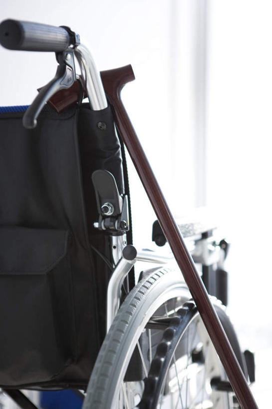 无人,竖图,室外,特写,白天,正面,椅子,工具,轮椅,器械,拐杖,医疗器械,辅助设备,前臂拐,彩图