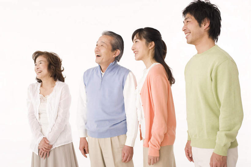 东方人,四个人,家庭,站,笑,大笑,横图,室内,白天,白色背景,正面,兴奋,亚洲,黄种人,站着,张嘴,温暖,温馨,一家人,摄影,影棚,和睦,张大嘴巴,哈哈大笑,老年男性,老年女性,男人,男性,年轻男性,年轻女性,女人,女性,亚洲人,全家福,张开嘴,站立,半身,彩图,影棚拍摄,高兴,狂笑,拍摄,融洽