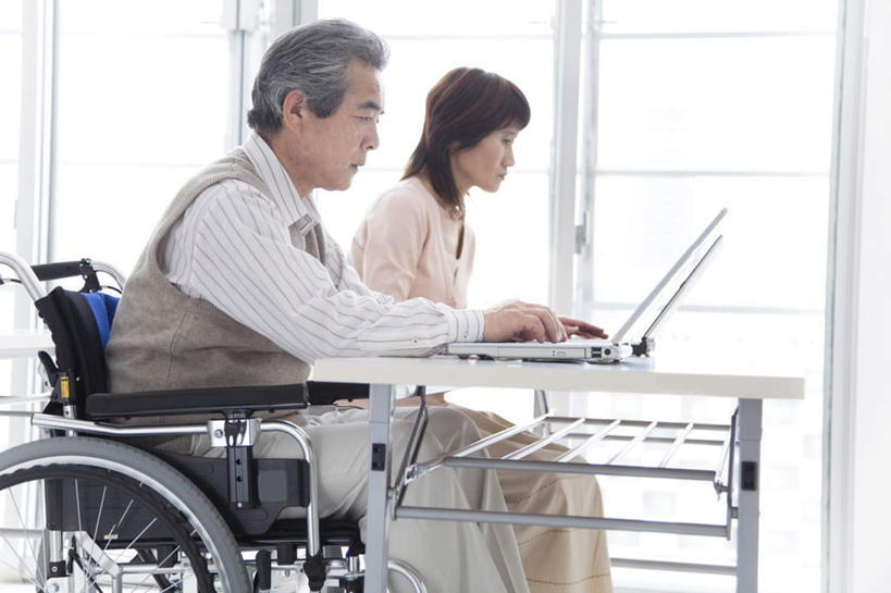 东方人,两个人,夫妻,办公室,坐,横图,室内,白天,正面,爱情,电脑,笔记本电脑,家具,桌子,亚洲,敲打,网络,办公桌,浪漫,黄种人,输入,通讯设备,白色,轮椅,打字,恩爱,恋人,点击,敲击,两台,无线,通信设备,无线网络,残疾,无线上网,便携式电脑,办公家具,按键,手提电脑,老年男性,老年女性,男人,男性,女人,女性,亚洲人,夫妇,情侣,坐着,半身,彩图,伴侣