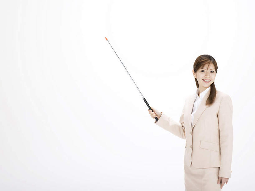 东方人,一个人,商务人士,商务男性,笑,微笑,露齿笑,横图,室外,白天,白色背景,正面,衬衫,亚洲,仅一个年轻女性,仅一个女性,仅一个人,握,套装,拿,拿着,黄种人,教鞭,握着,摄影,影棚,商务装,工薪阶层,年轻女性,女人,女性,亚洲人,白领,上班族,半身,彩图,影棚拍摄,衬衣,拍摄