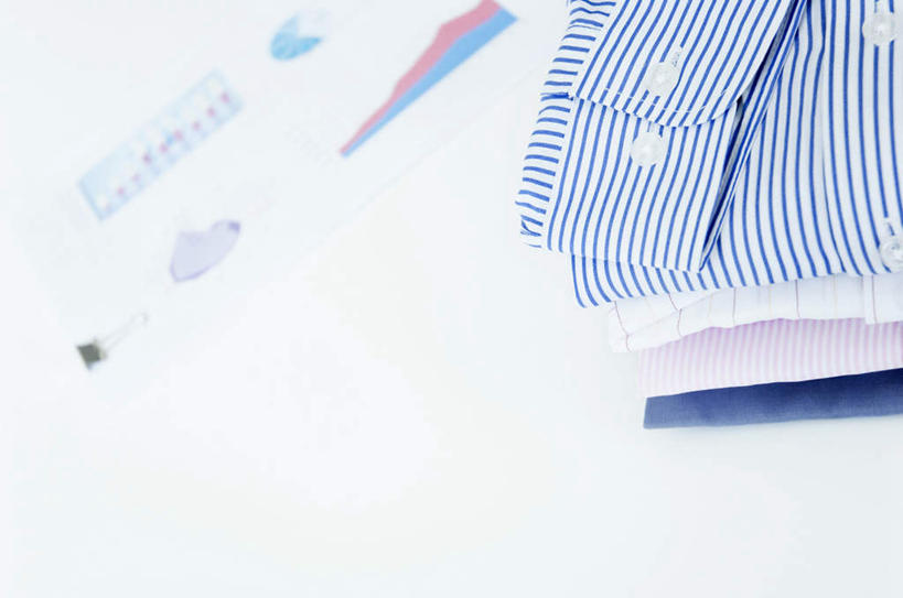 无人,横图,俯视,室内,特写,白天,衬衫,桌子,静物,一堆,堆叠,堆积,条纹,办公桌,蓝色,堆,彩图,高角度拍摄,衬衣